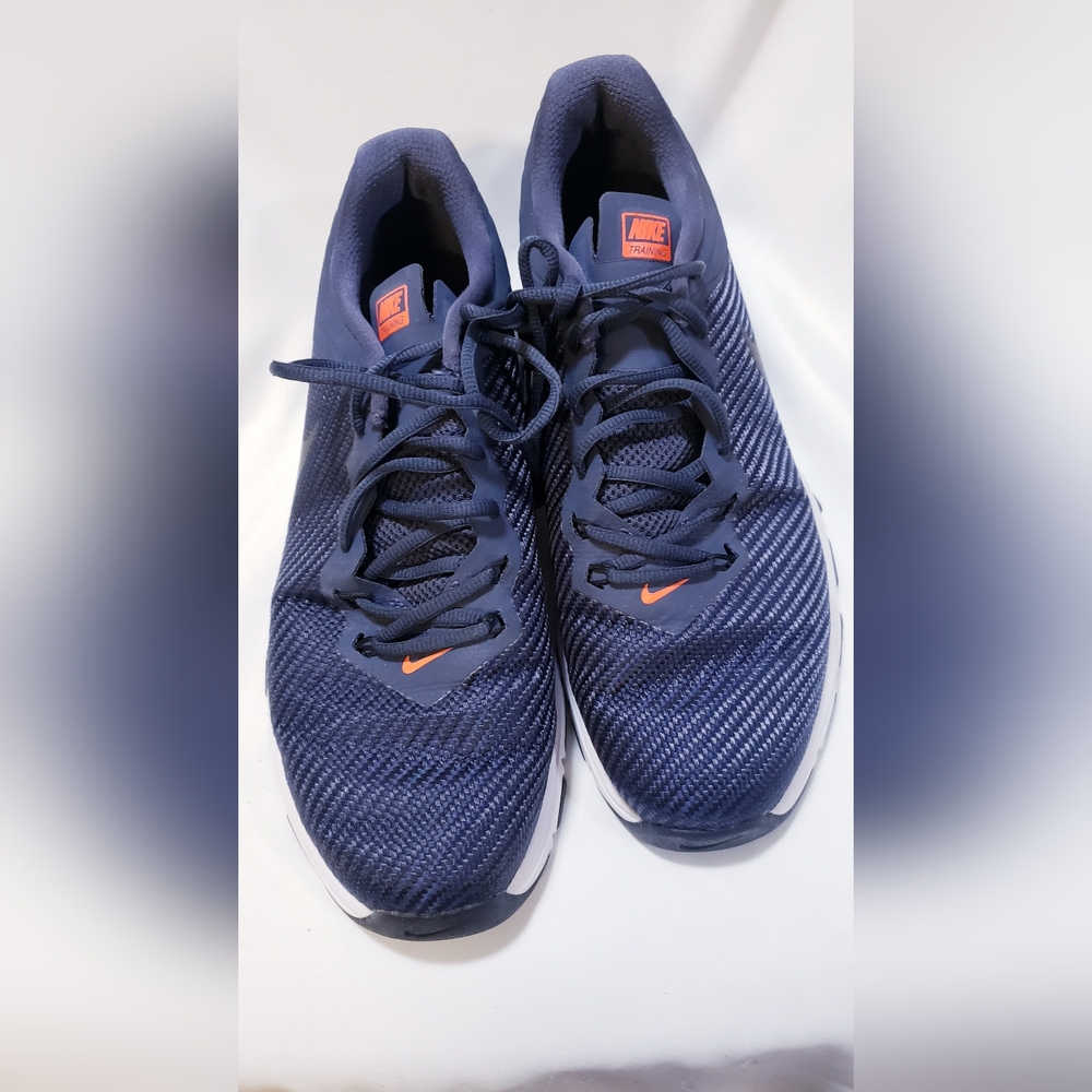 Men Nike walking and running shoes